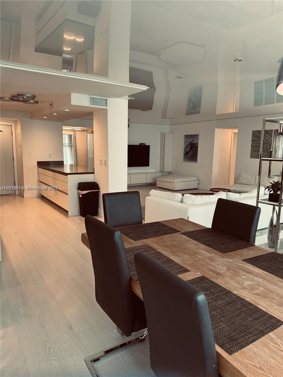 LA MER ESTATES SOUTH COND - Residential