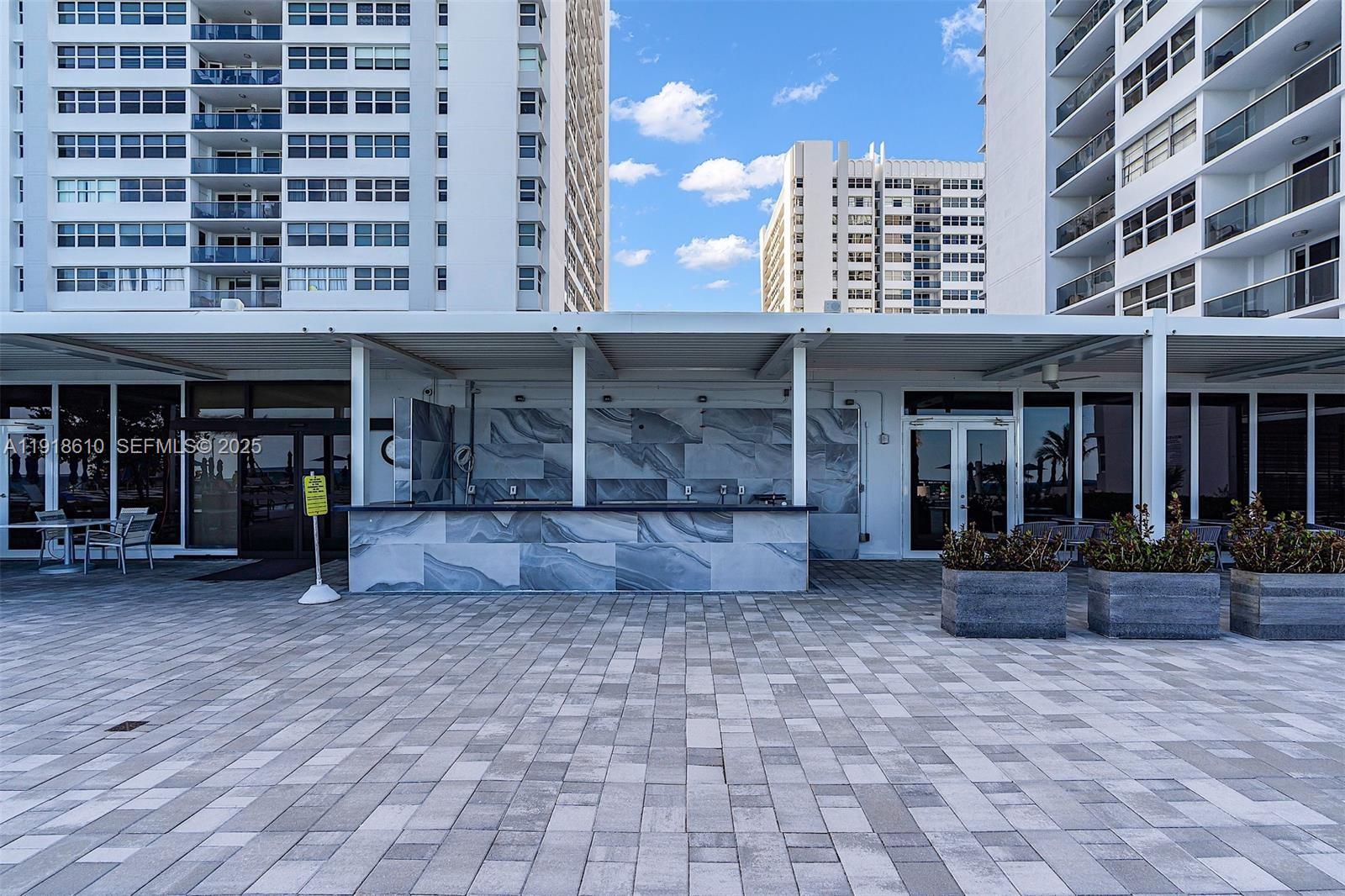 LA MER ESTATES SOUTH COND - Residential