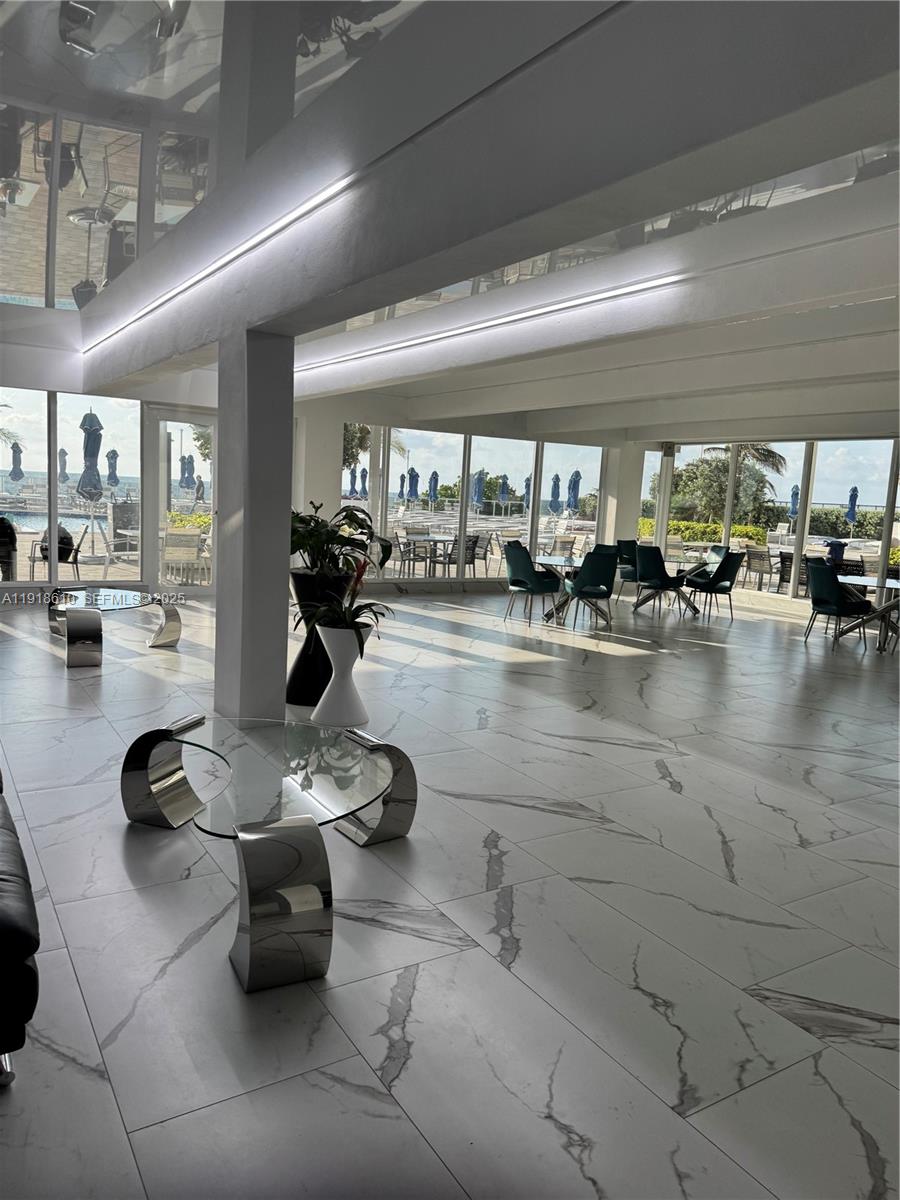 LA MER ESTATES SOUTH COND - Residential