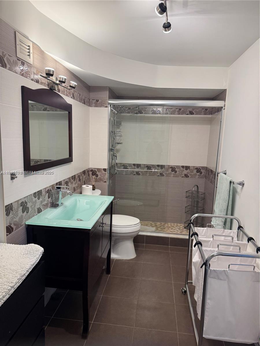 LA MER ESTATES SOUTH COND - Residential