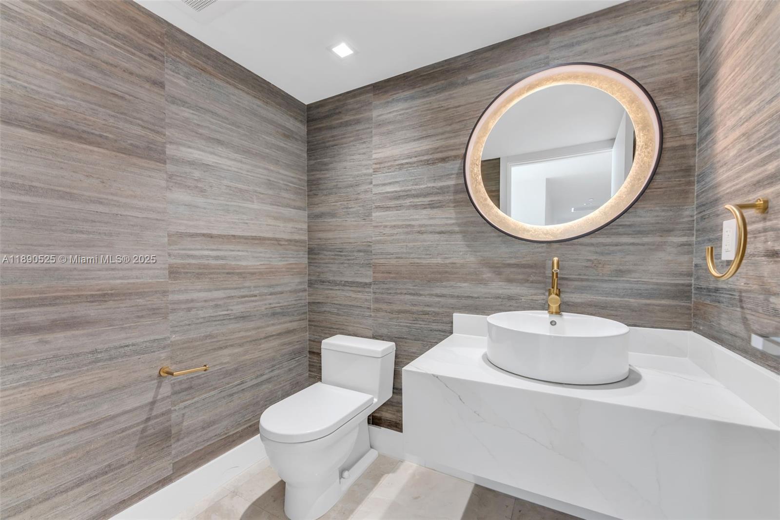 ICONBRICKELL CONDO NO 1 - Residential
