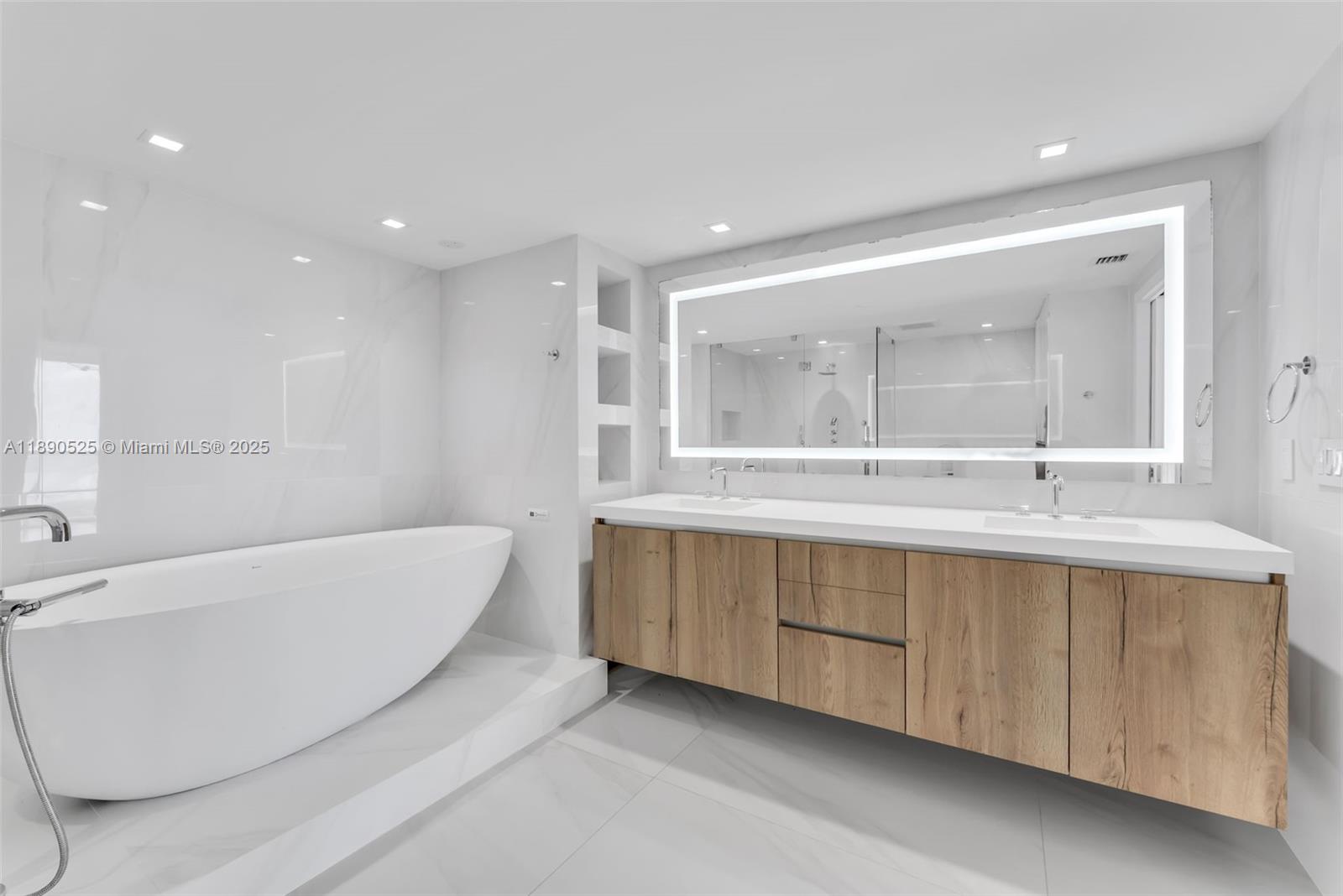 ICONBRICKELL CONDO NO 1 - Residential