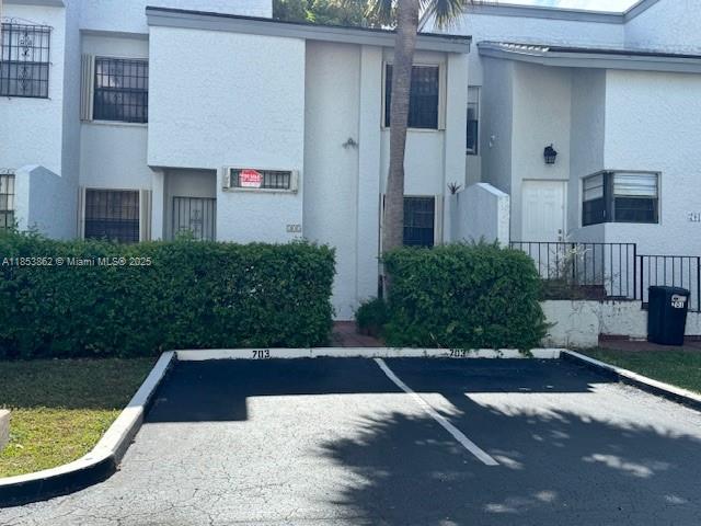 Beautiful 3 Bed / 3 Bath Home in The Arboleda – Prime Fountainbleau Location!
Nestled in the heart of the highly sought-after, family-friendly Arboleda community, this spacious and well-maintained 3-bedroom, 3-bathroom home offers comfort, convenience, and style. Enjoy being just minutes away from premier shopping, dining, top-rated schools, and major highways for easy commuting. Perfect for families or professionals looking for a central, vibrant location with a true neighborhood feel. Don’t miss this opportunity! Available to show after August 10th