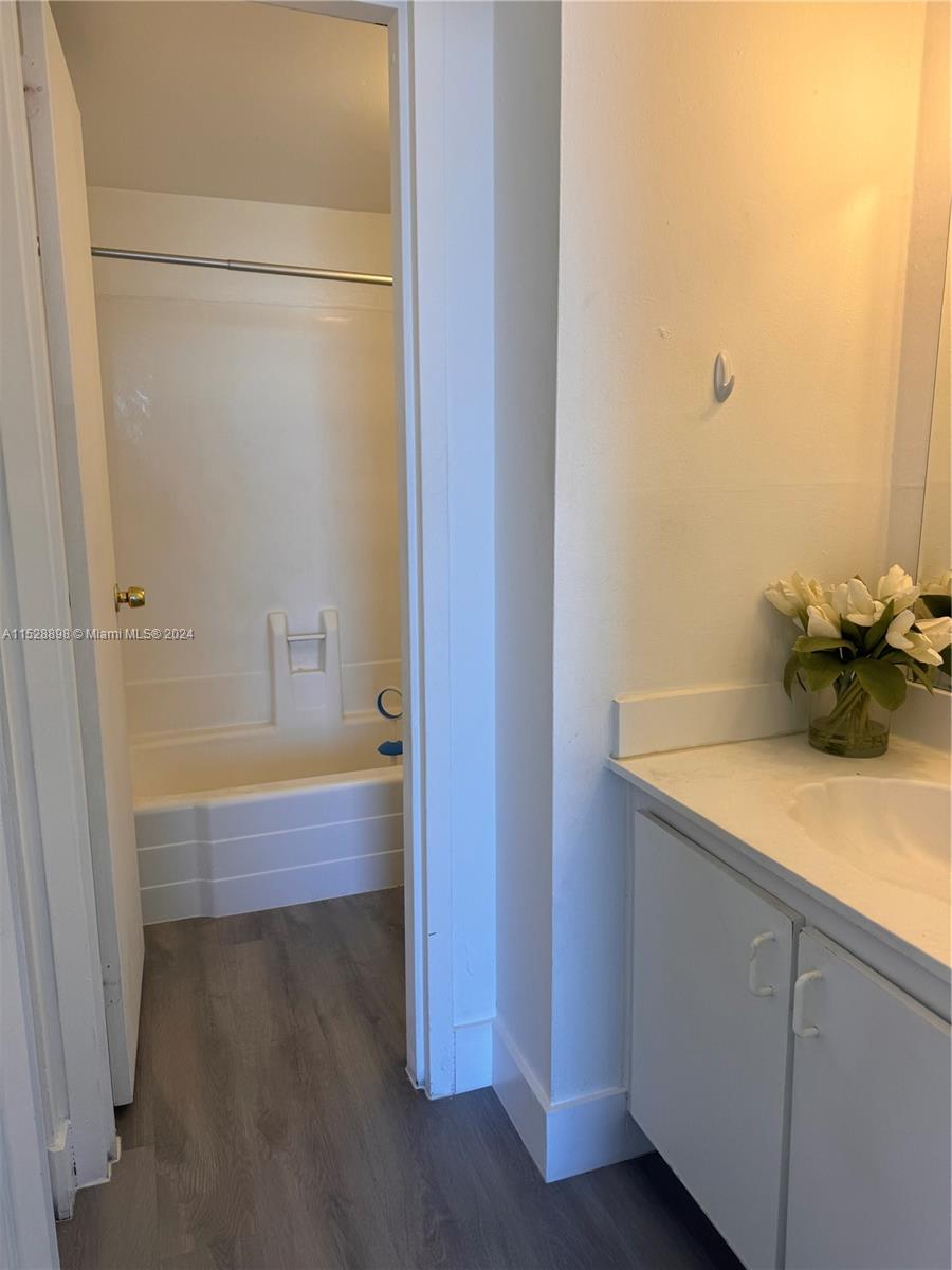 VECINO DEL MAR CONDO - Residential Lease