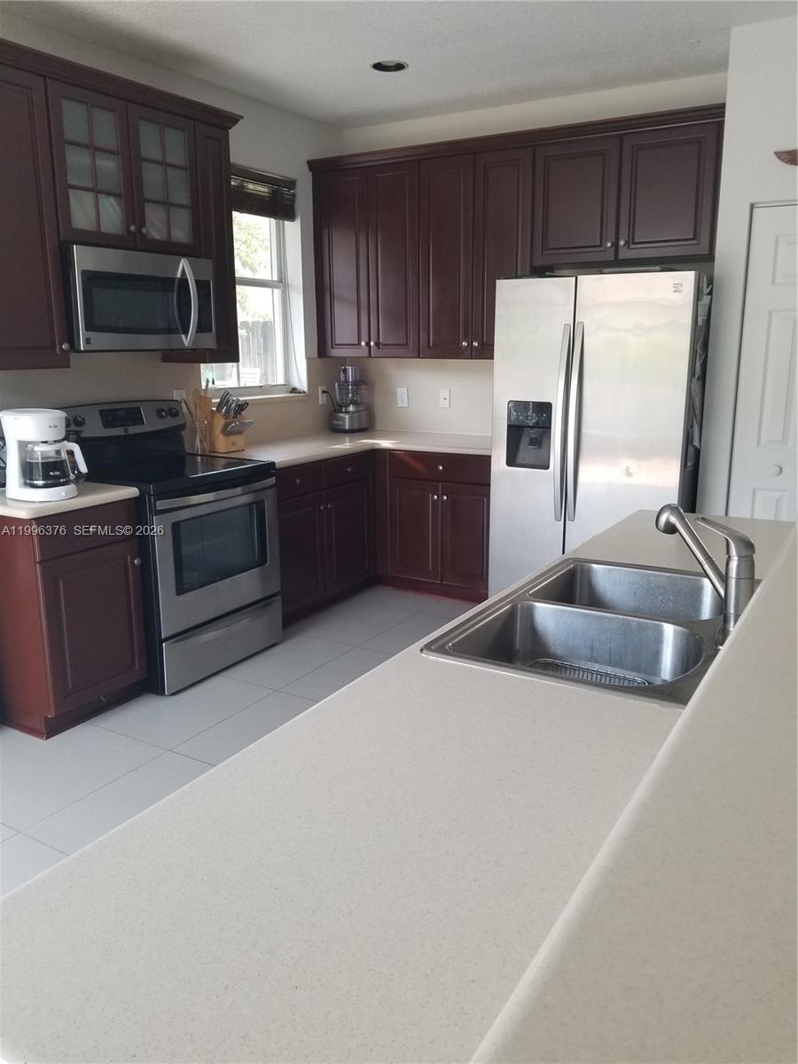 GOLDVUE ESTATES - Residential Lease
