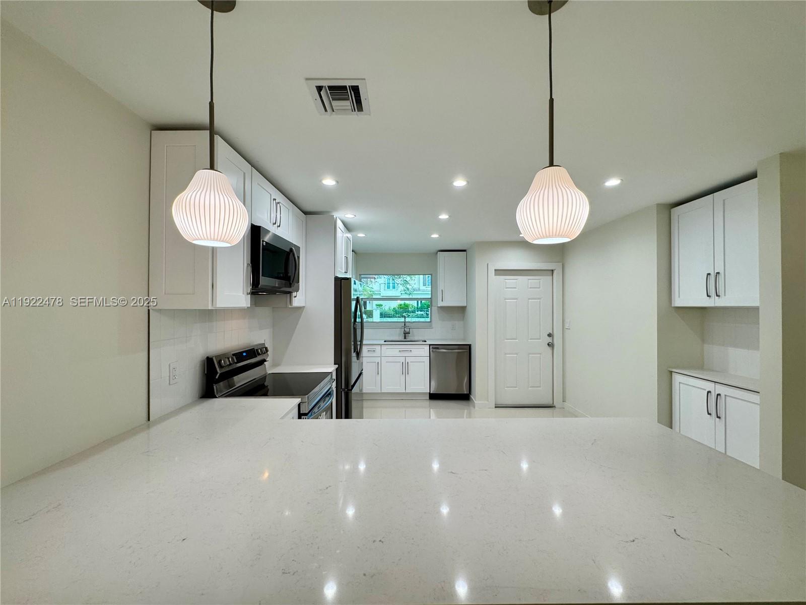 TROPIC ISLE 2ND SEC - Residential Lease