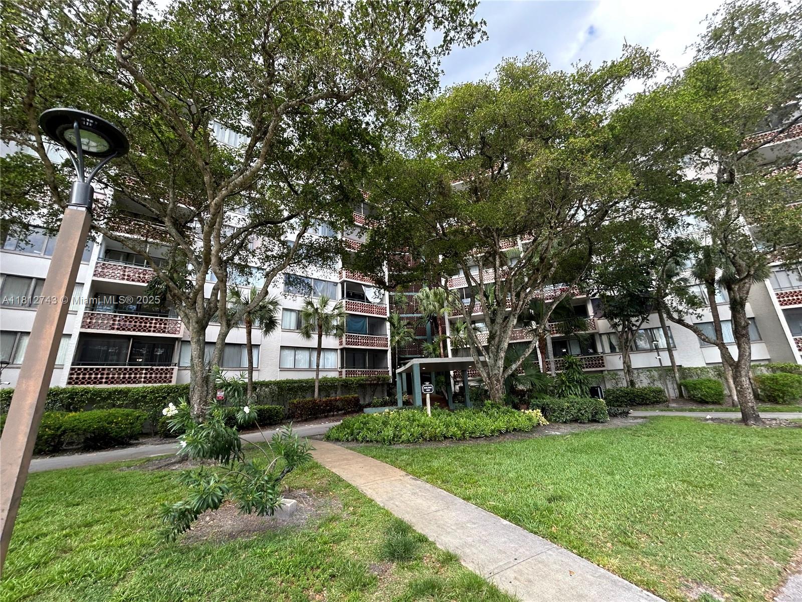 Rental Property at 4222 Inverrary Blvd 4211, Lauderhill, Miami-Dade County, Florida - Bedrooms: 1 
Bathrooms: 2  - $1,700 MO.