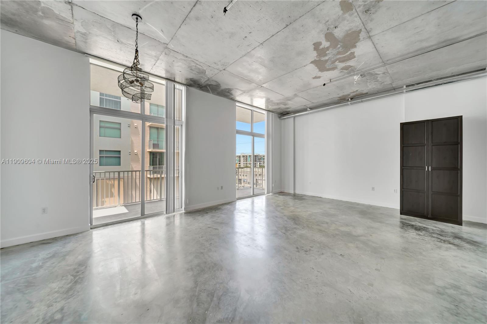 LOFTS AT HOLLYWOOD STATIO - Residential Lease