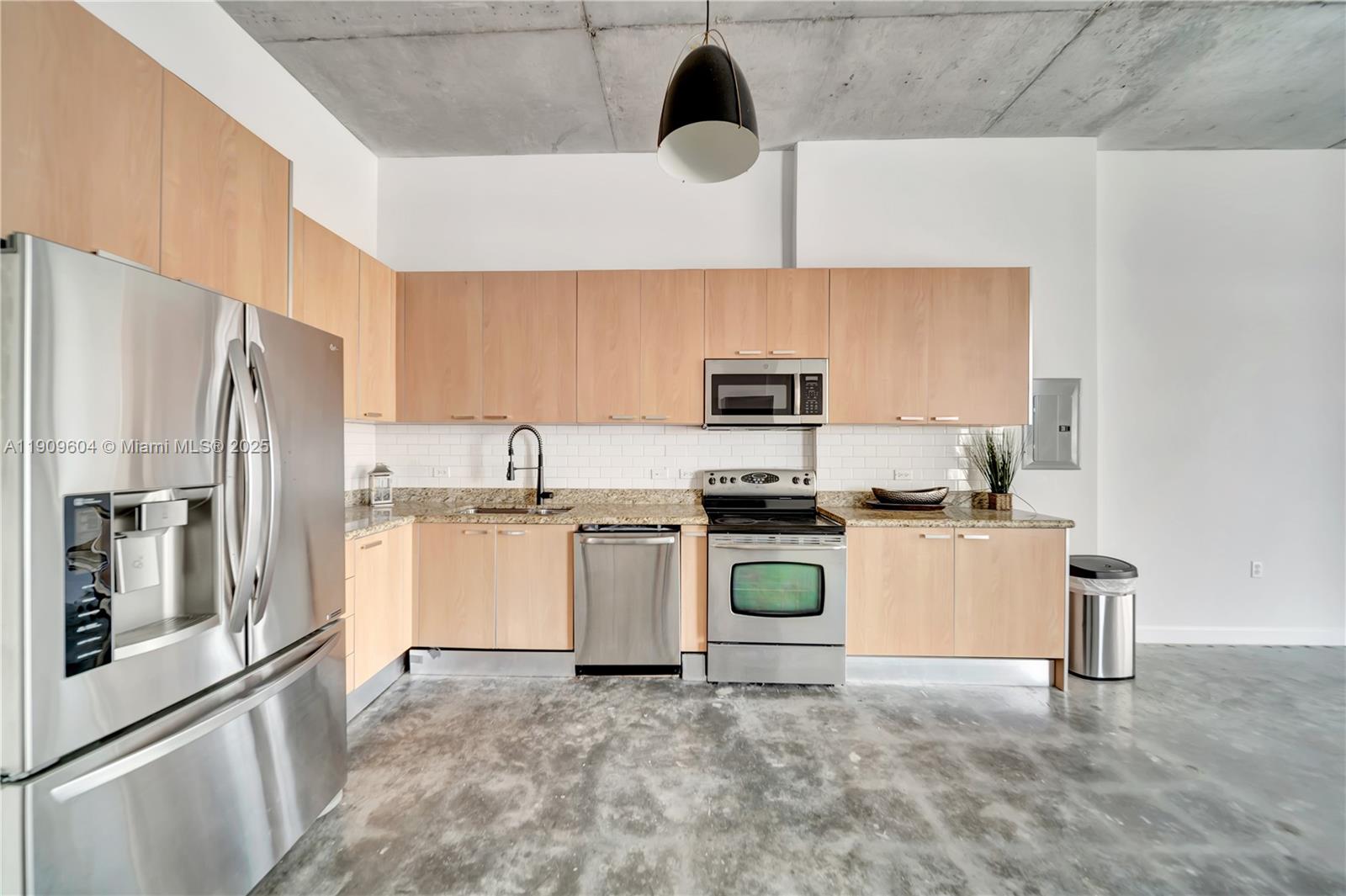 LOFTS AT HOLLYWOOD STATIO - Residential Lease