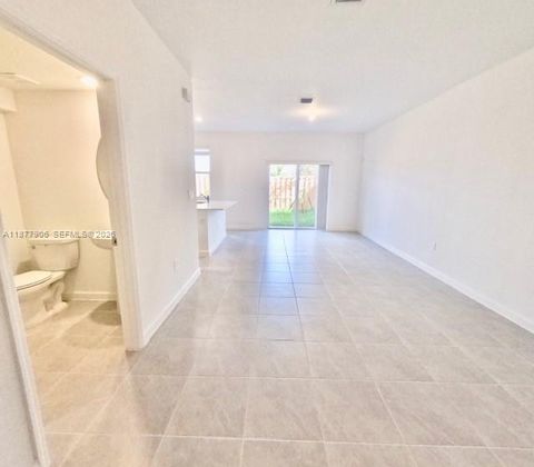 12517 NW 23rd Pl Miami FL 33167