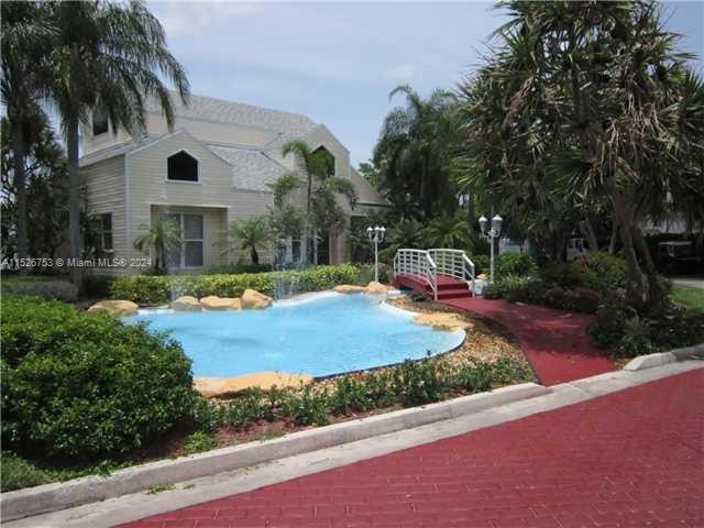 SUMMER LAKE - Residential