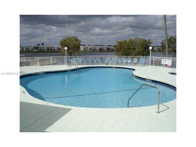 SUMMER LAKE - Residential