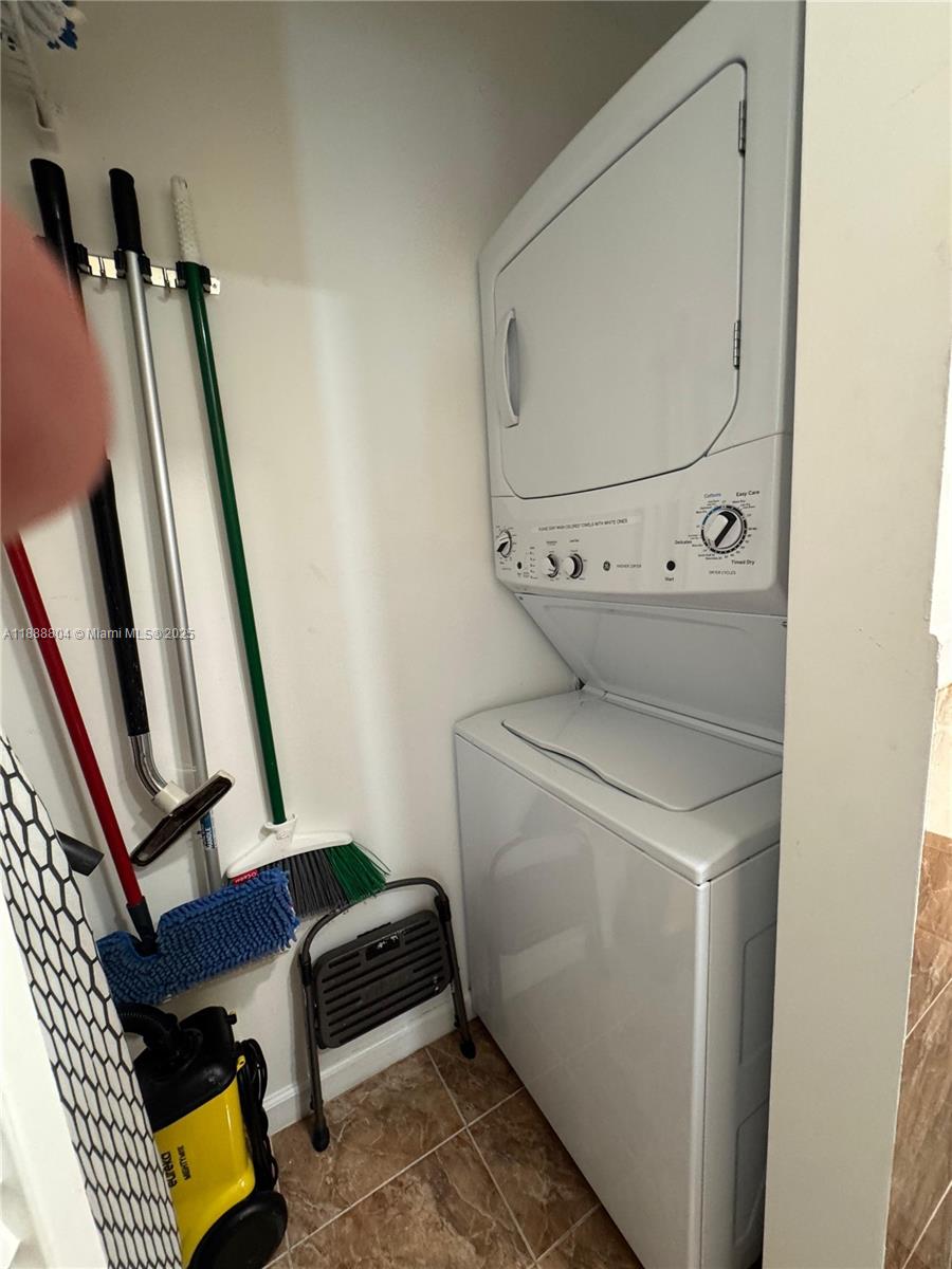 HOLLYWOOD - Residential