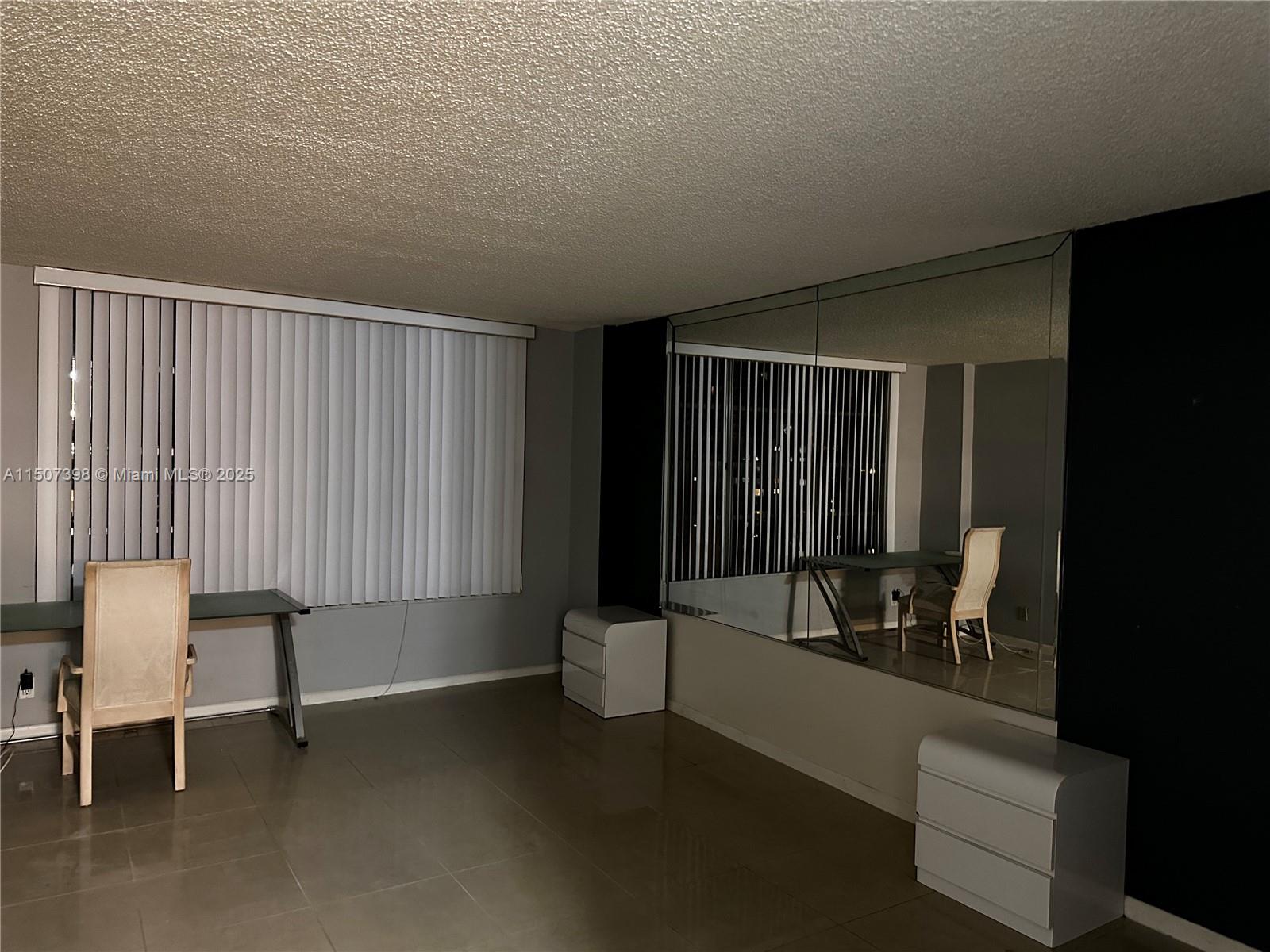 HALLMARK OF HOLLYWOOD CON - Residential