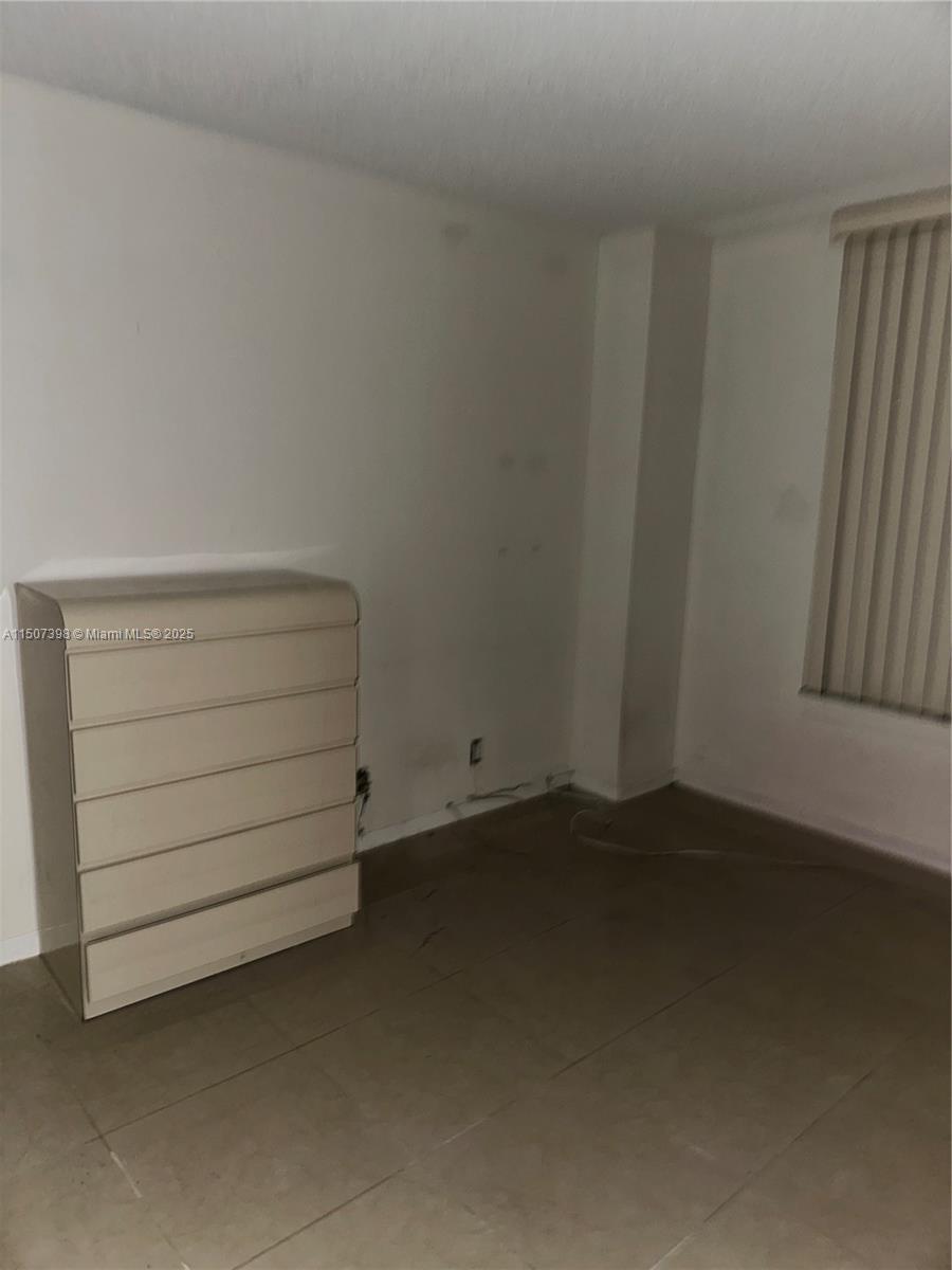 HALLMARK OF HOLLYWOOD CON - Residential