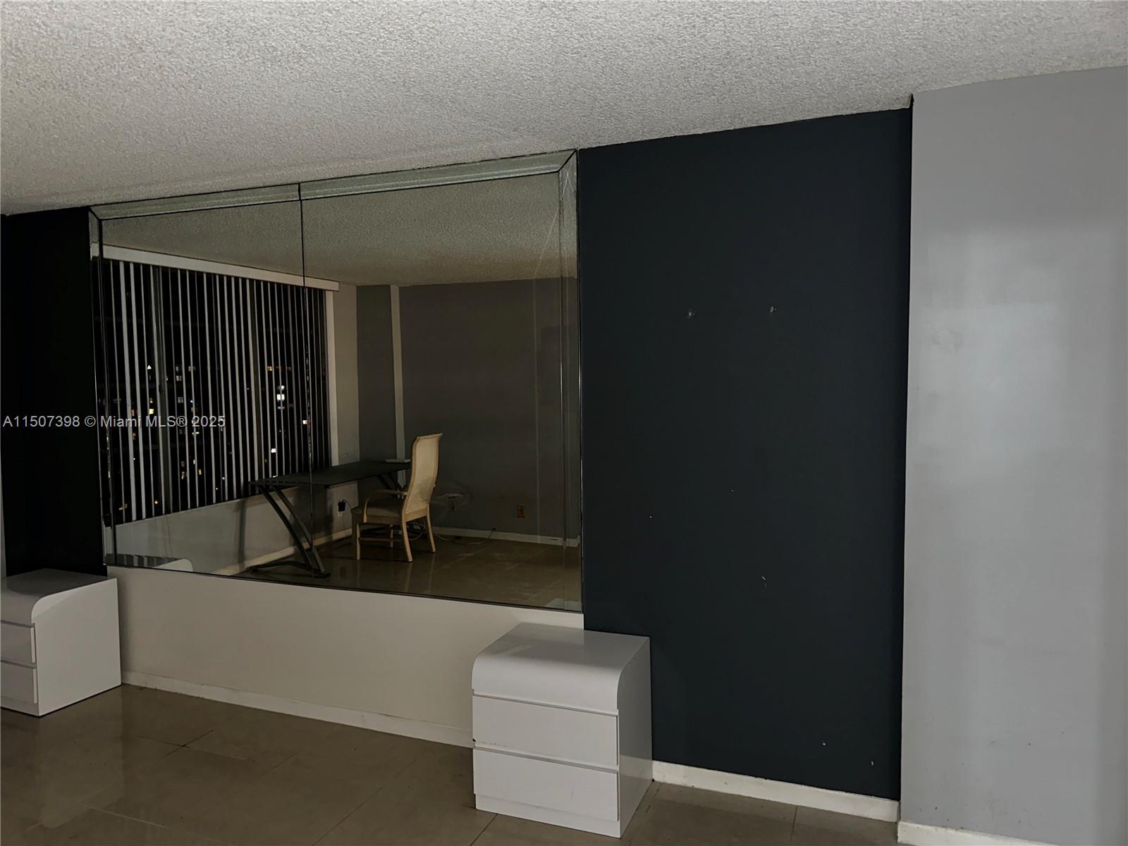 HALLMARK OF HOLLYWOOD CON - Residential