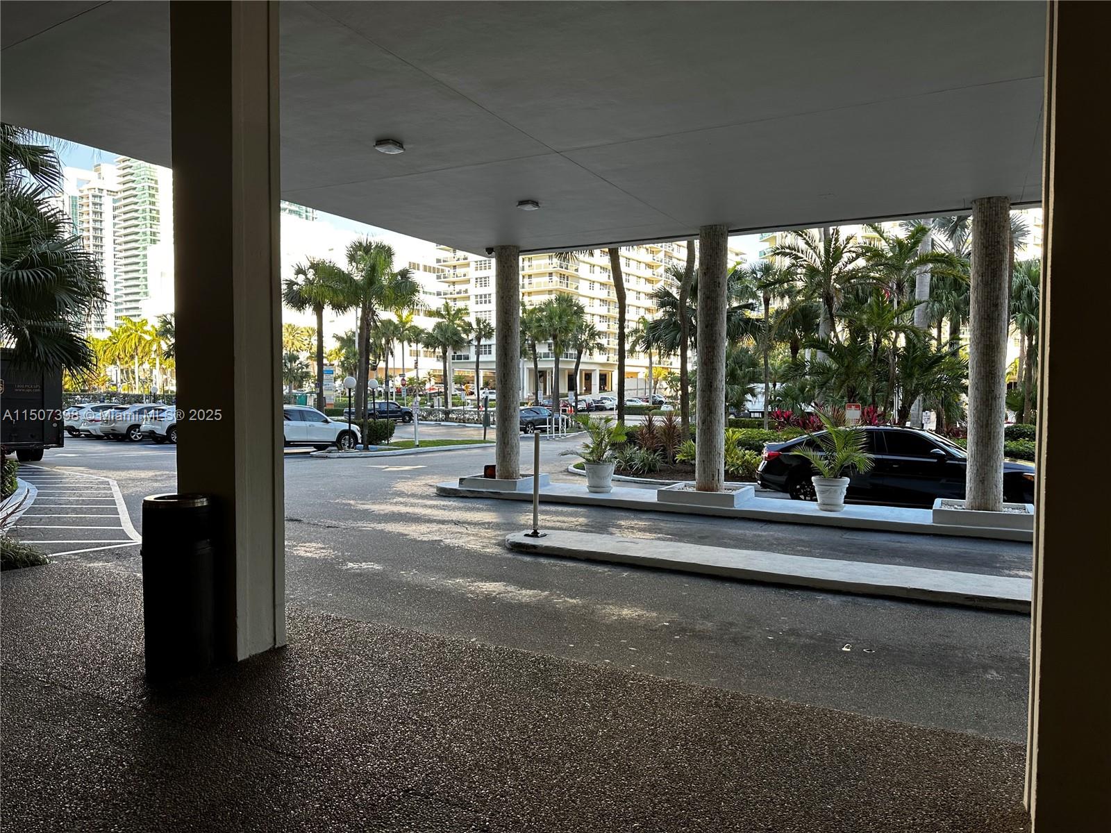 HALLMARK OF HOLLYWOOD CON - Residential