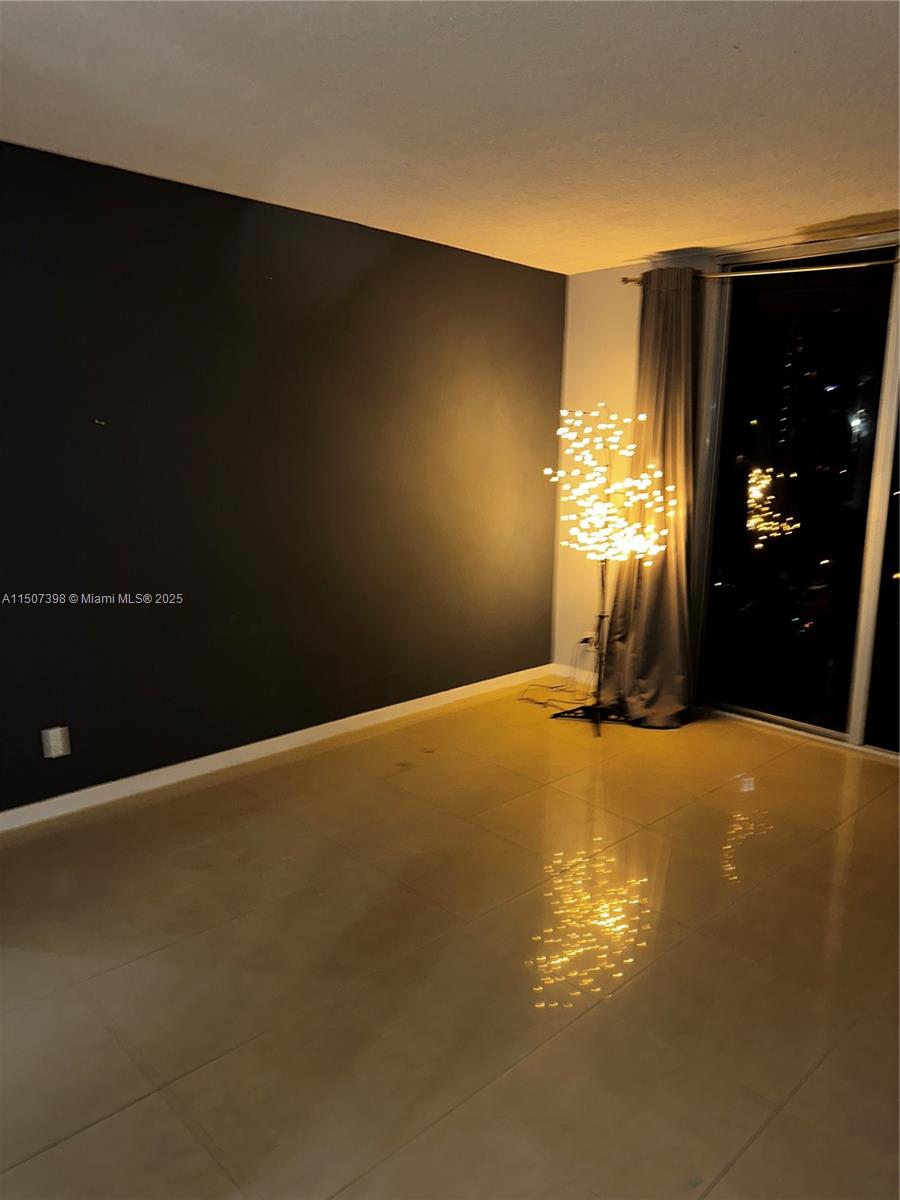 HALLMARK OF HOLLYWOOD CON - Residential