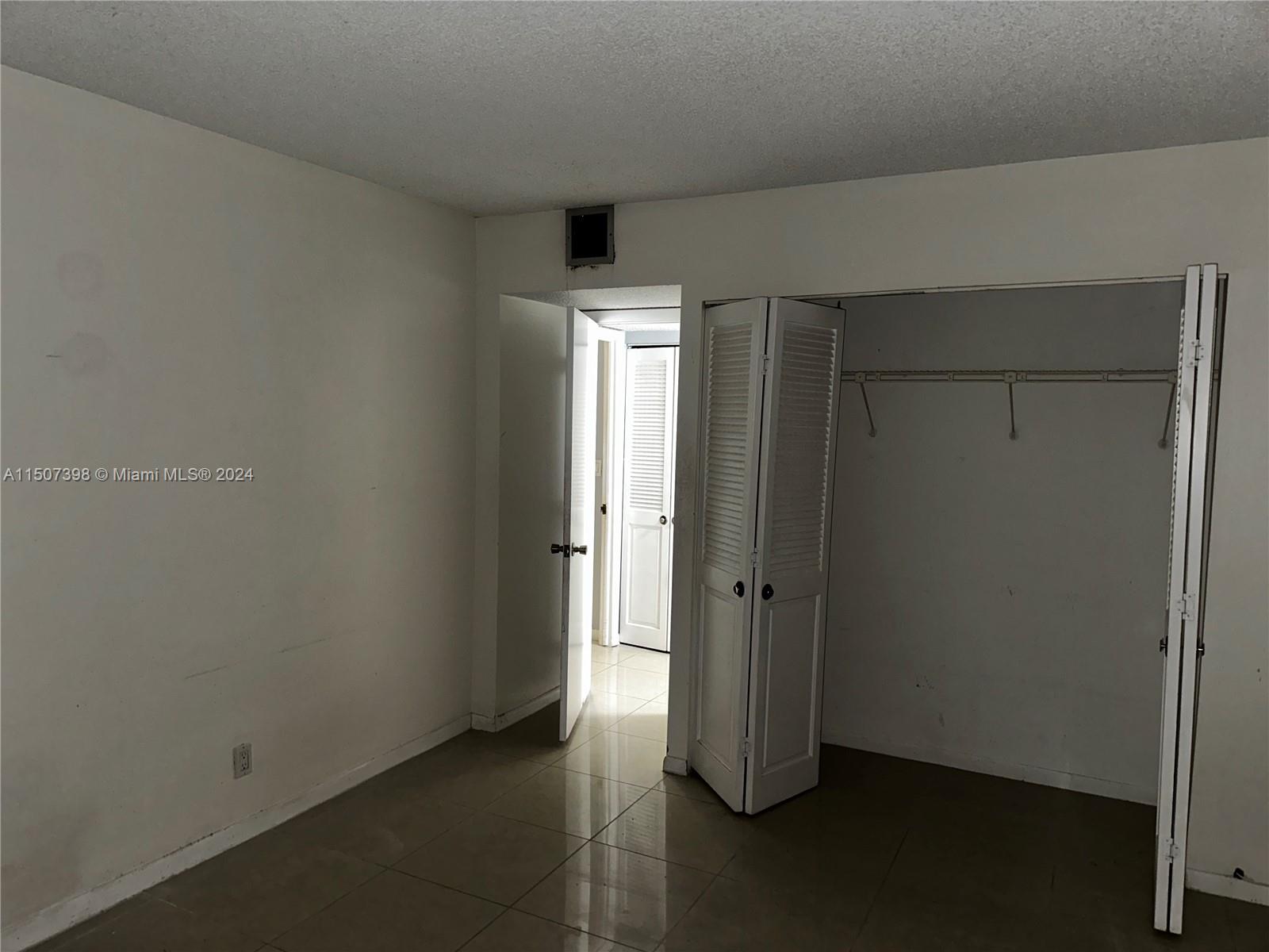 HALLMARK OF HOLLYWOOD CON - Residential