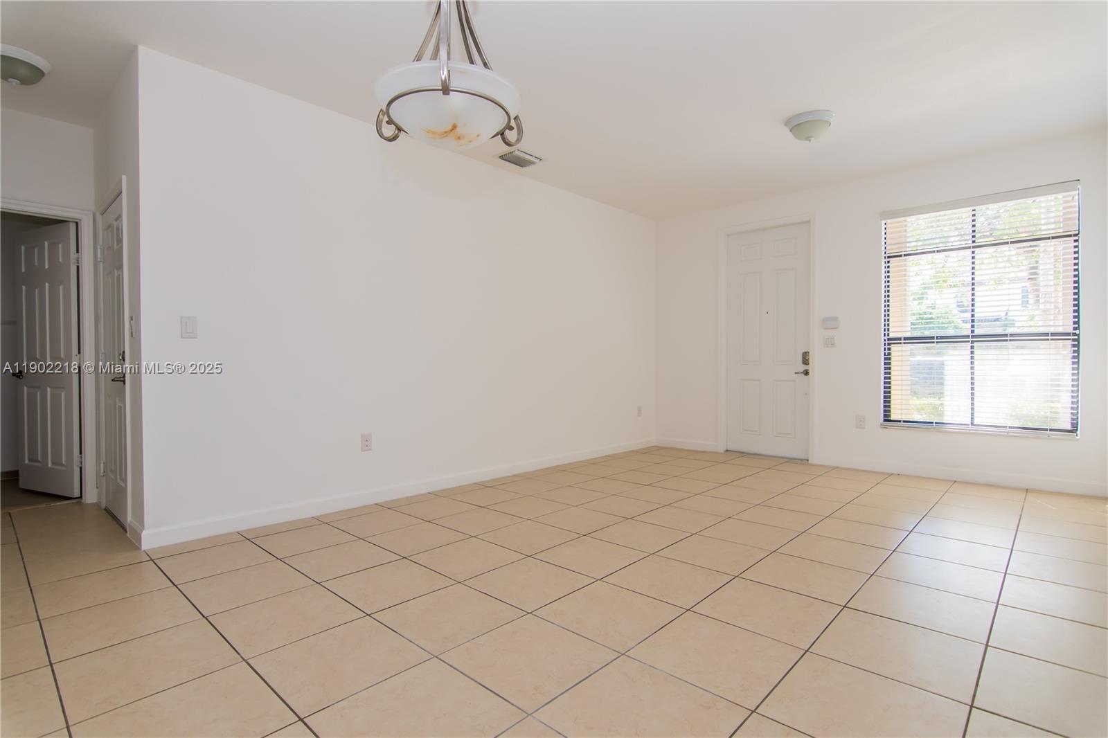 SILVER PALM EAST SEC THRE - Residential