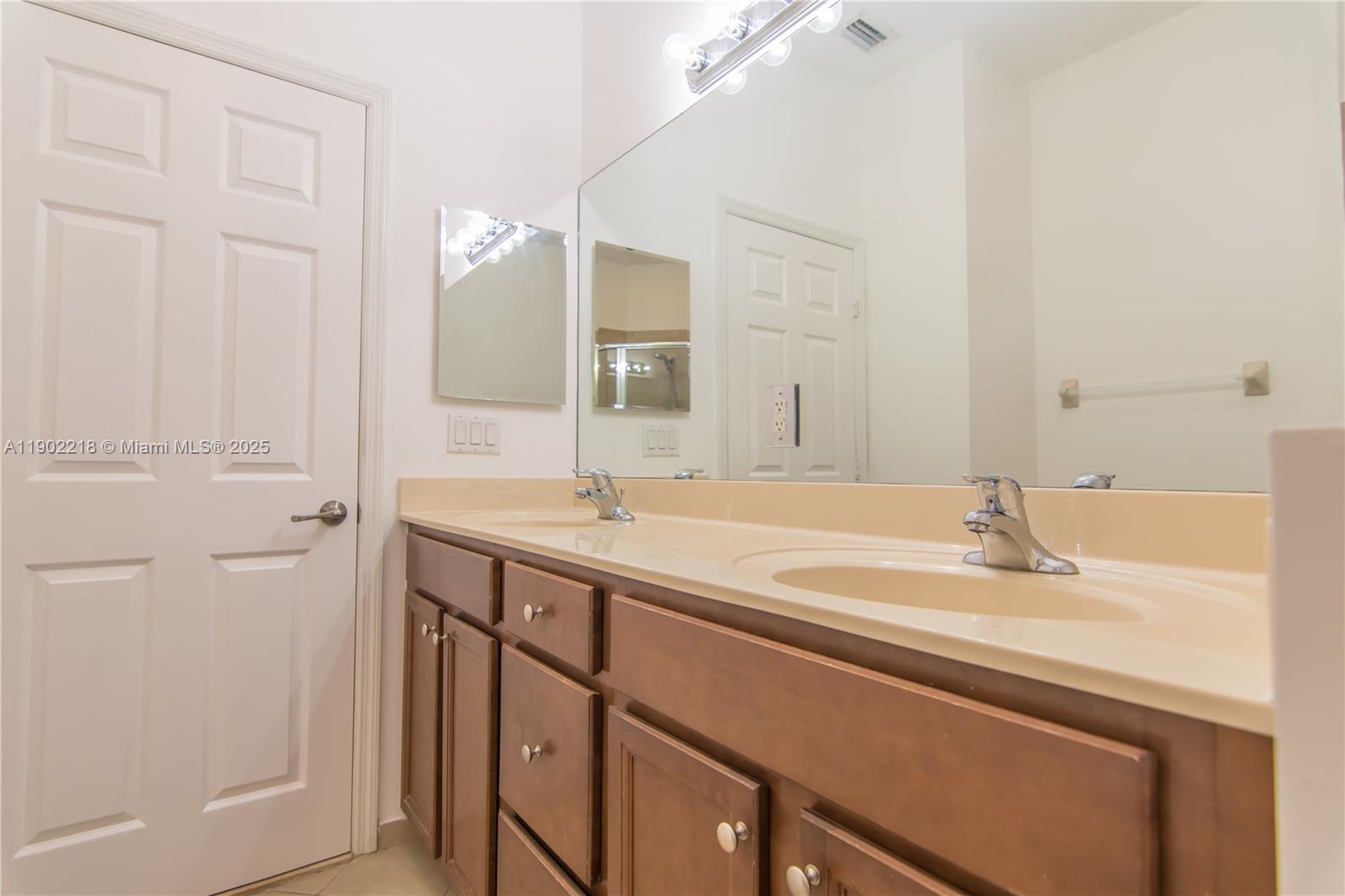 SILVER PALM EAST SEC THRE - Residential