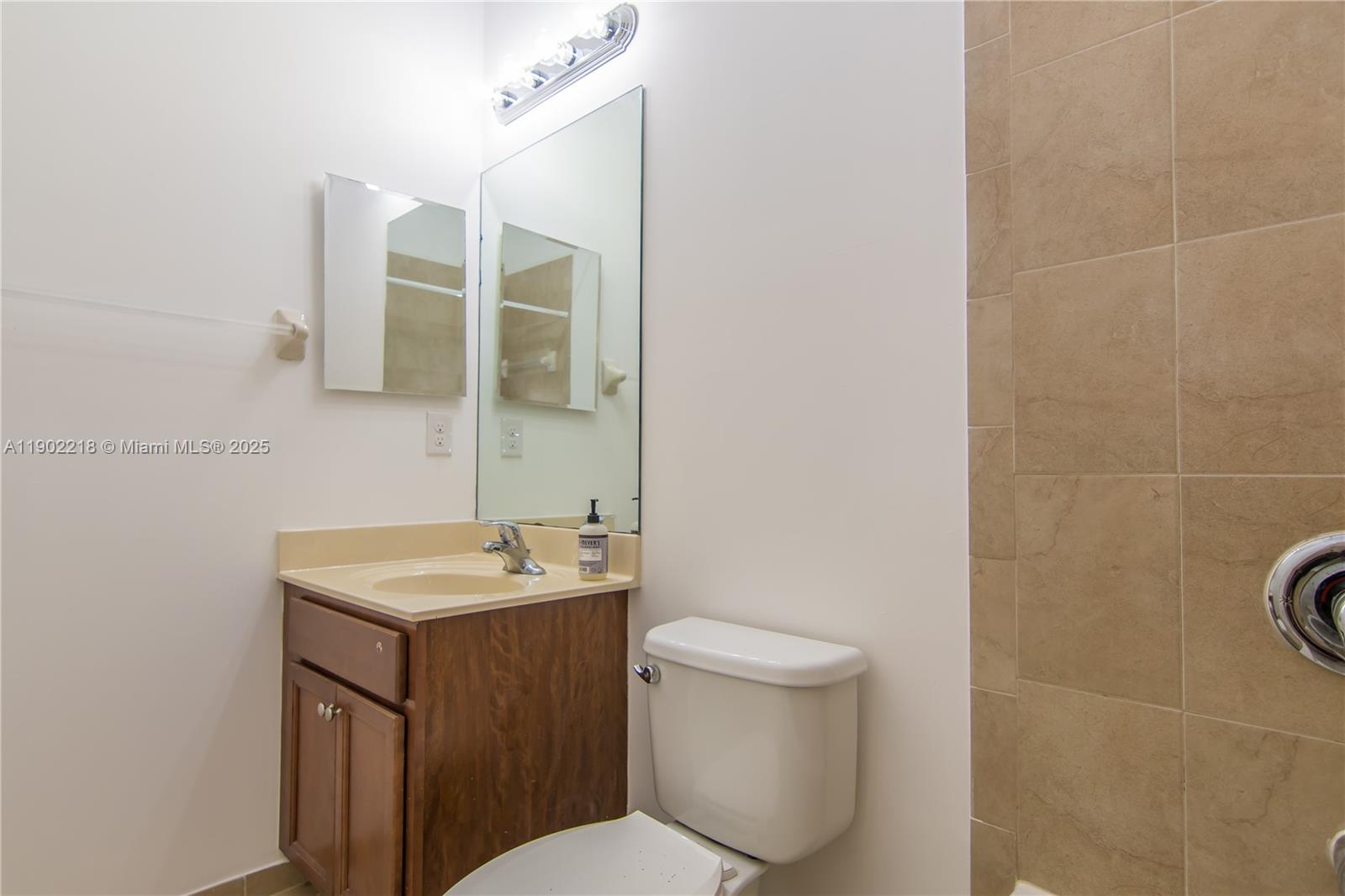 SILVER PALM EAST SEC THRE - Residential