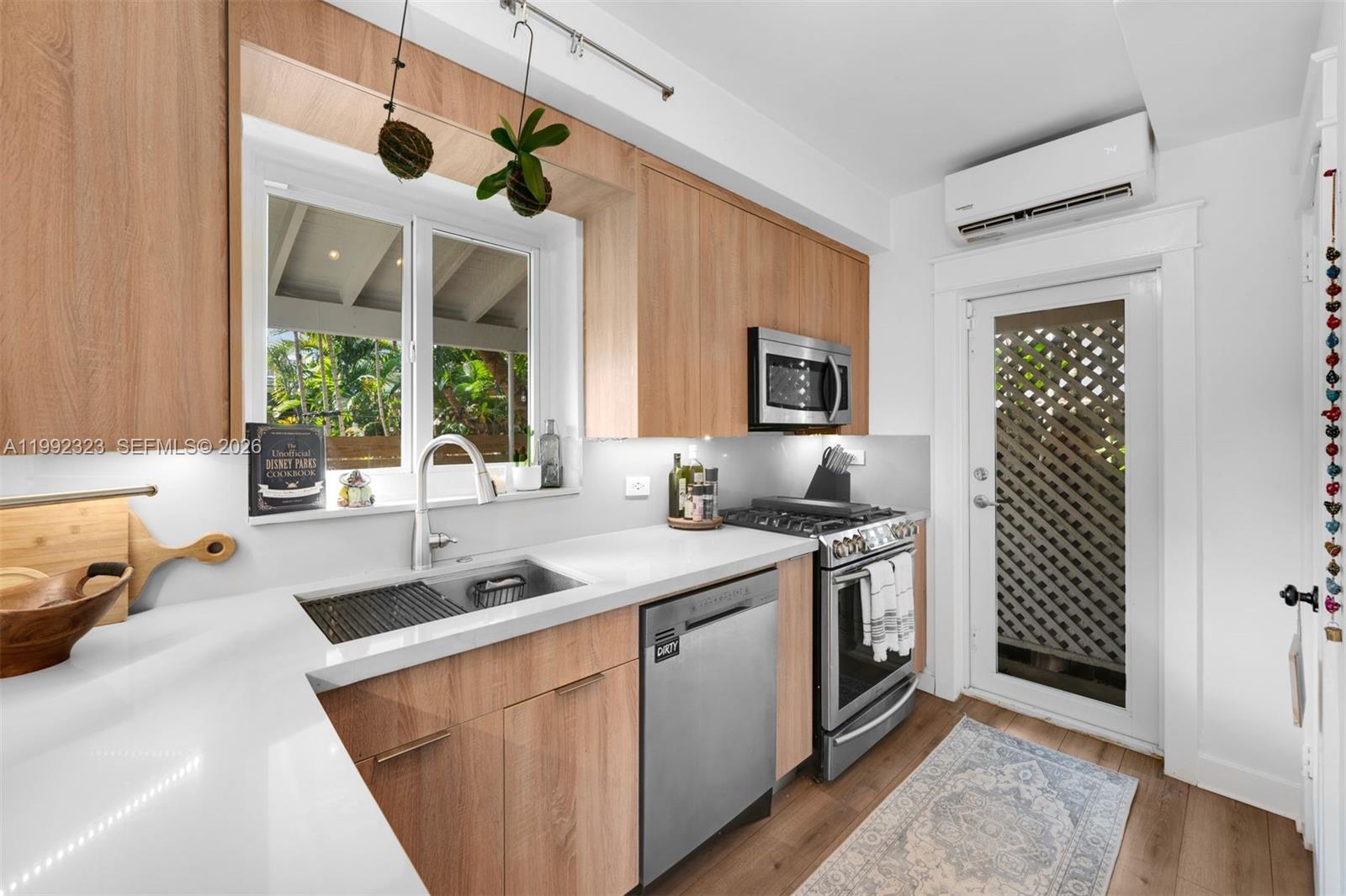 COUNTRY CLUB ADDN - Residential Lease