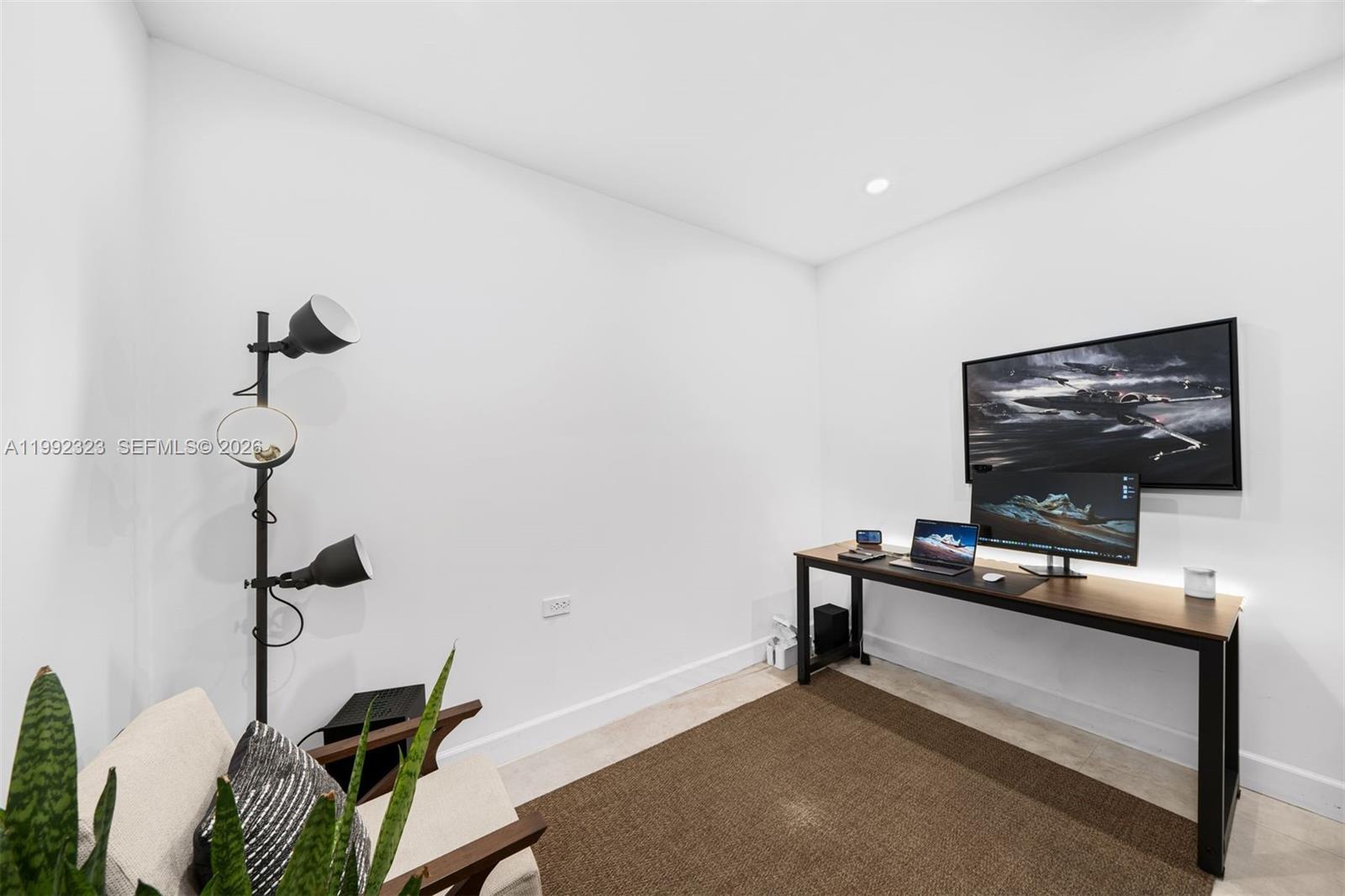 COUNTRY CLUB ADDN - Residential Lease