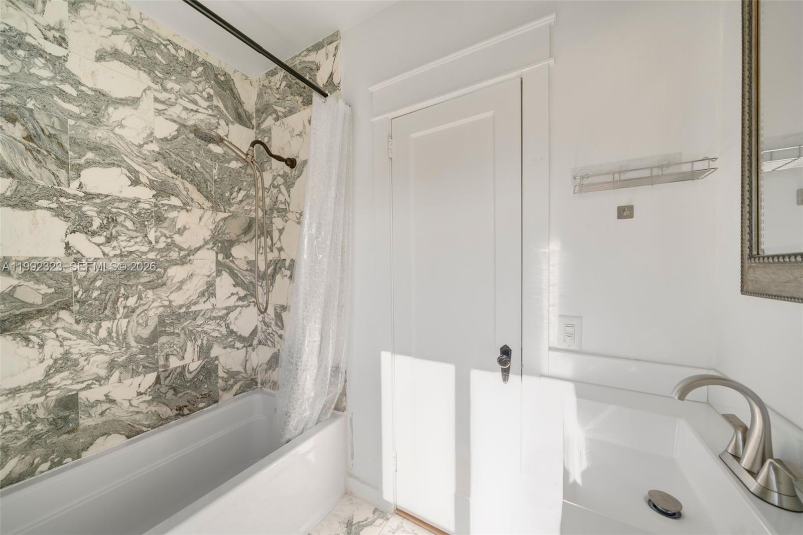 COUNTRY CLUB ADDN - Residential Lease