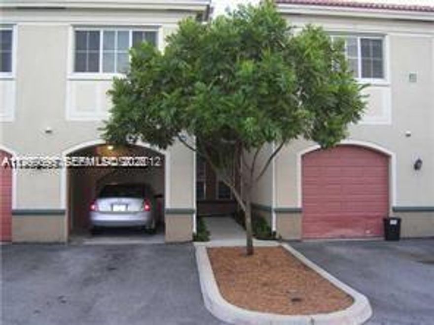 Spacious unit 1 Bedroom, 1 Bathroom in Aventine at MIRAMAR. Tiles floor, large walking closet, washer and dryer in unit, all tiles floor. Car garage attached