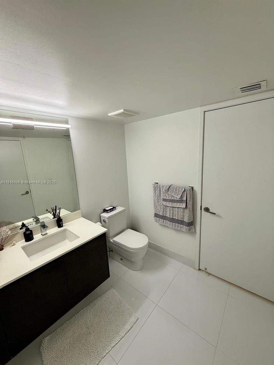 PARQUE TOWERS CONDO - Residential Lease
