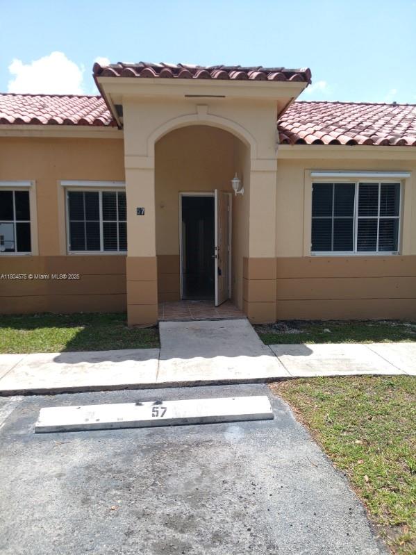 Rental Property at 57 Ne 13th Ave 10, Homestead, Miami-Dade County, Florida - Bedrooms: 2 
Bathrooms: 2  - $2,100 MO.