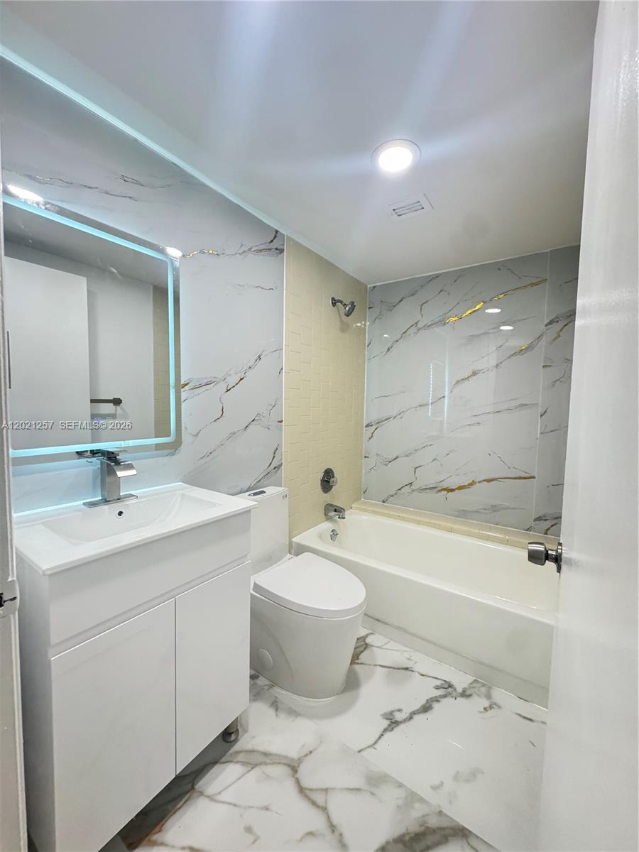 LAS VISTAS AT DORAL CONDO - Residential