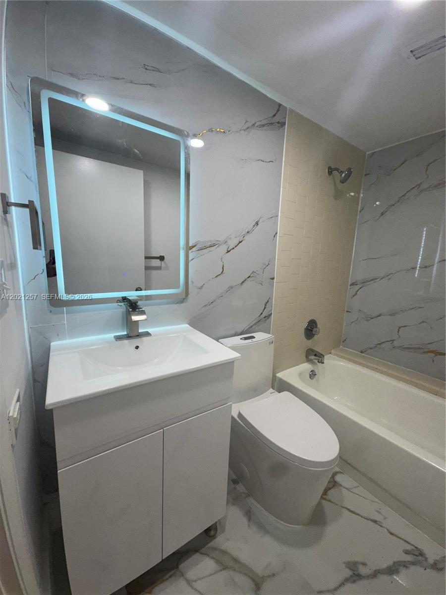 LAS VISTAS AT DORAL CONDO - Residential
