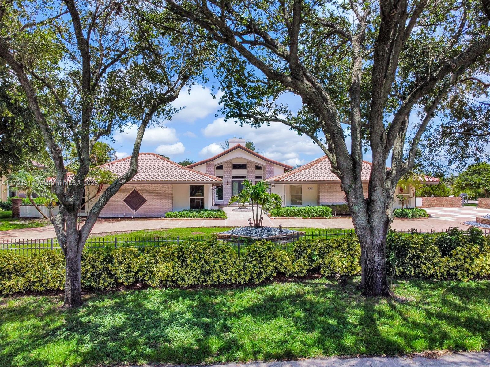 Property for Sale at 4205 Nw 100th Ave, Coral Springs, Broward County, Florida - Bedrooms: 6 
Bathrooms: 5  - $2,199,000