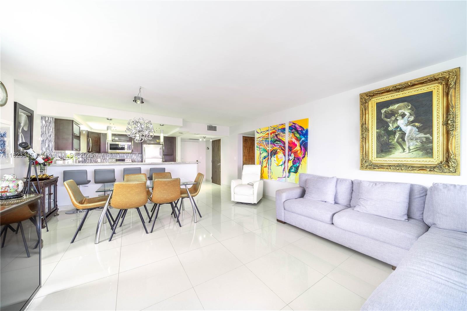 HALLMARK OF HOLLYWOOD CON - Residential