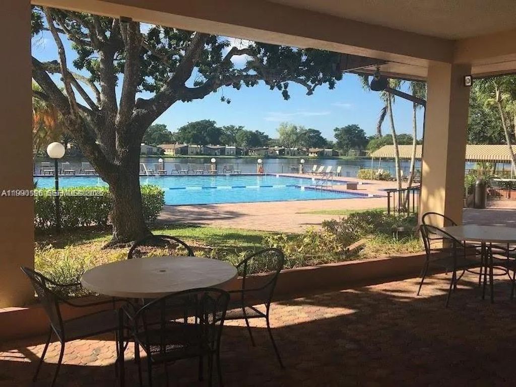 Photo of 200 Berkley Rd #123, Hollywood, FL 33024 (MLS # A11990196)