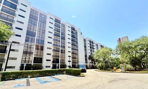 Photo of 16909 N Bay Rd #116, Sunny Isles Beach, FL 33160 (MLS # A12039083)