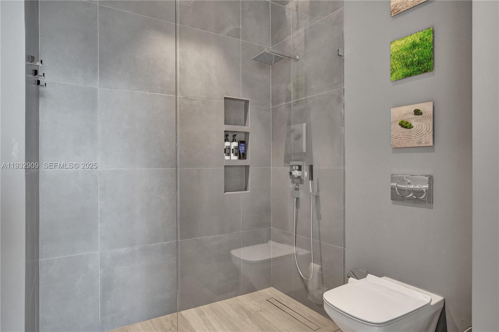 NEW WAVE CONDO - Residential