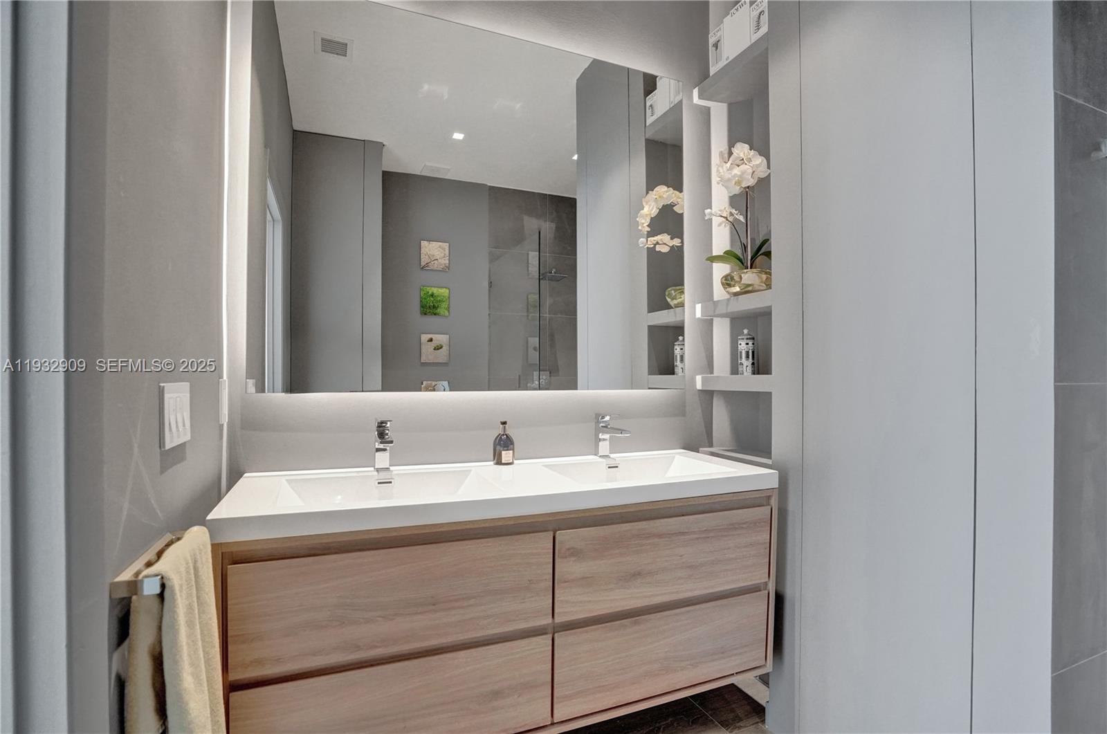 NEW WAVE CONDO - Residential