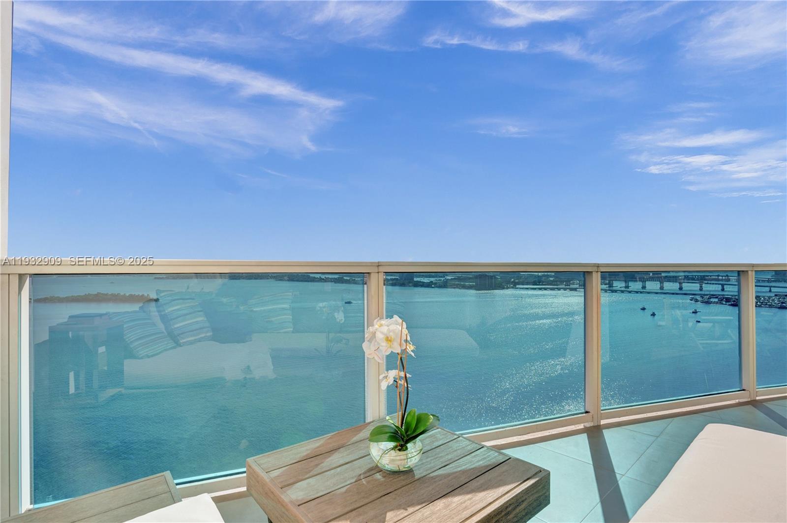 NEW WAVE CONDO - Residential