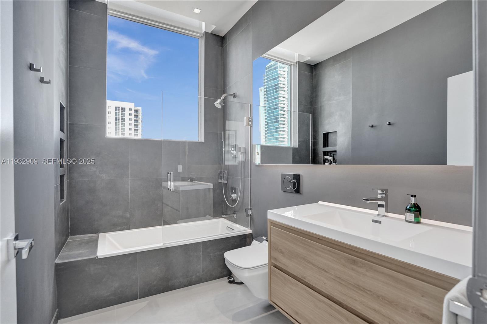 NEW WAVE CONDO - Residential