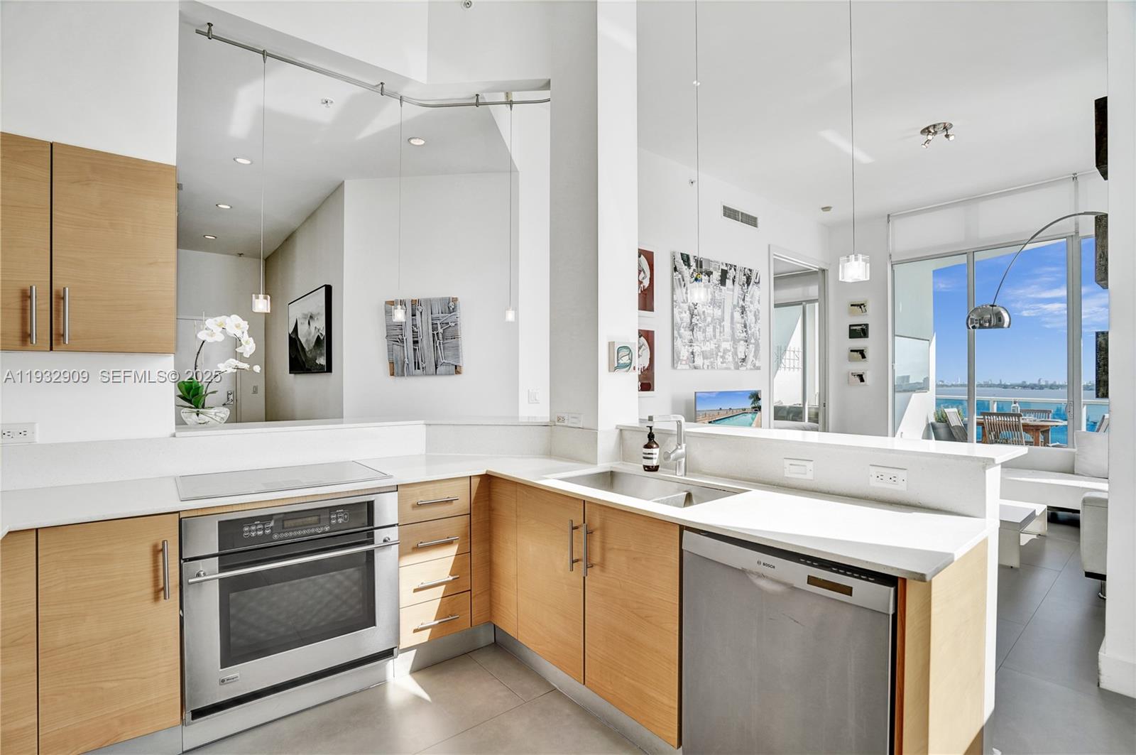 NEW WAVE CONDO - Residential