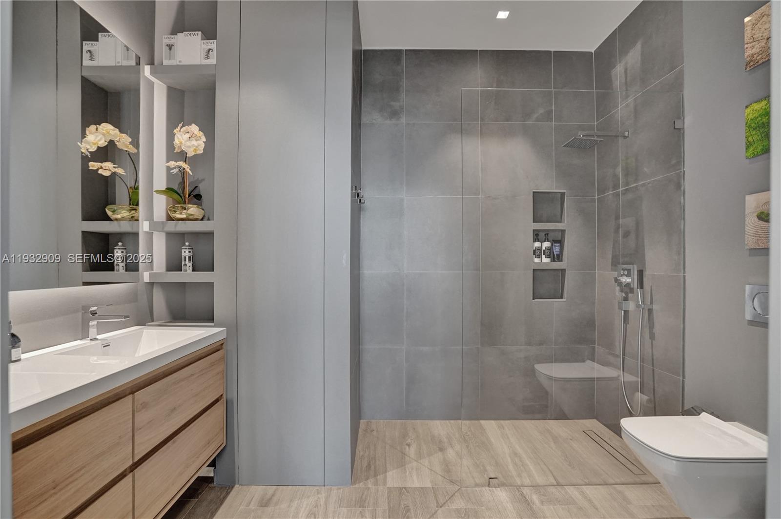 NEW WAVE CONDO - Residential