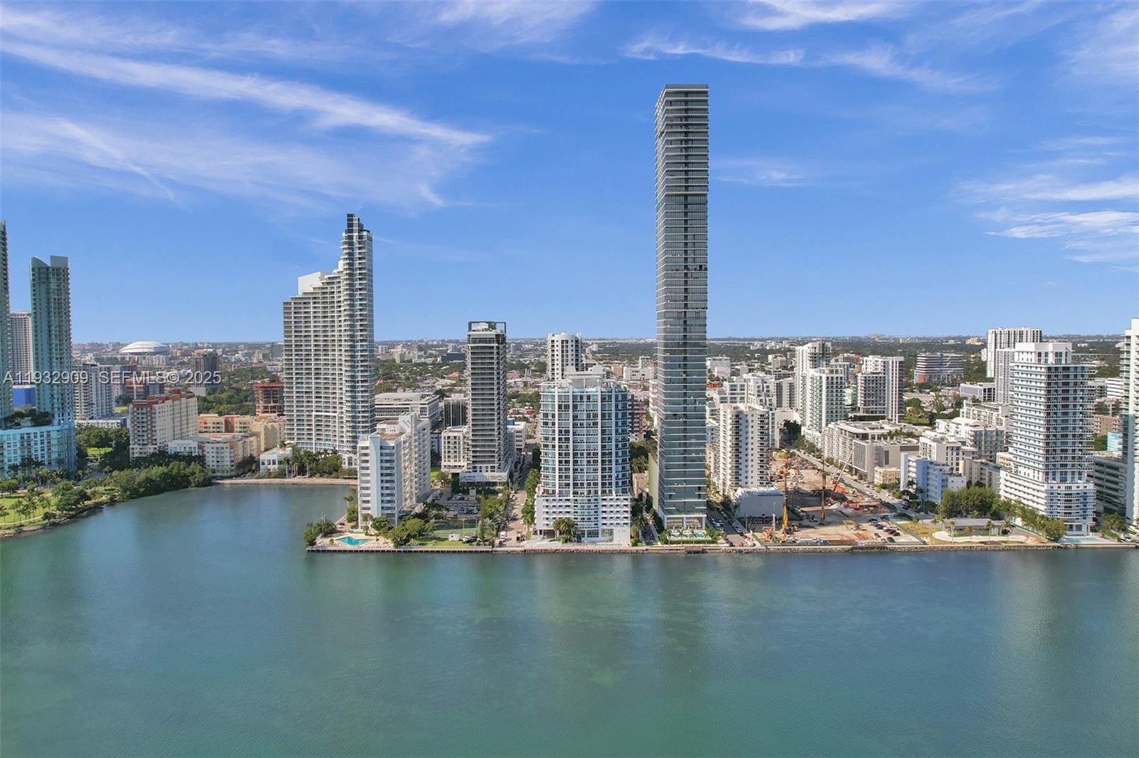 NEW WAVE CONDO - Residential