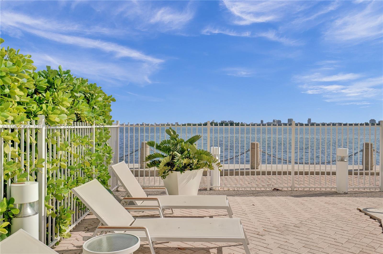 NEW WAVE CONDO - Residential