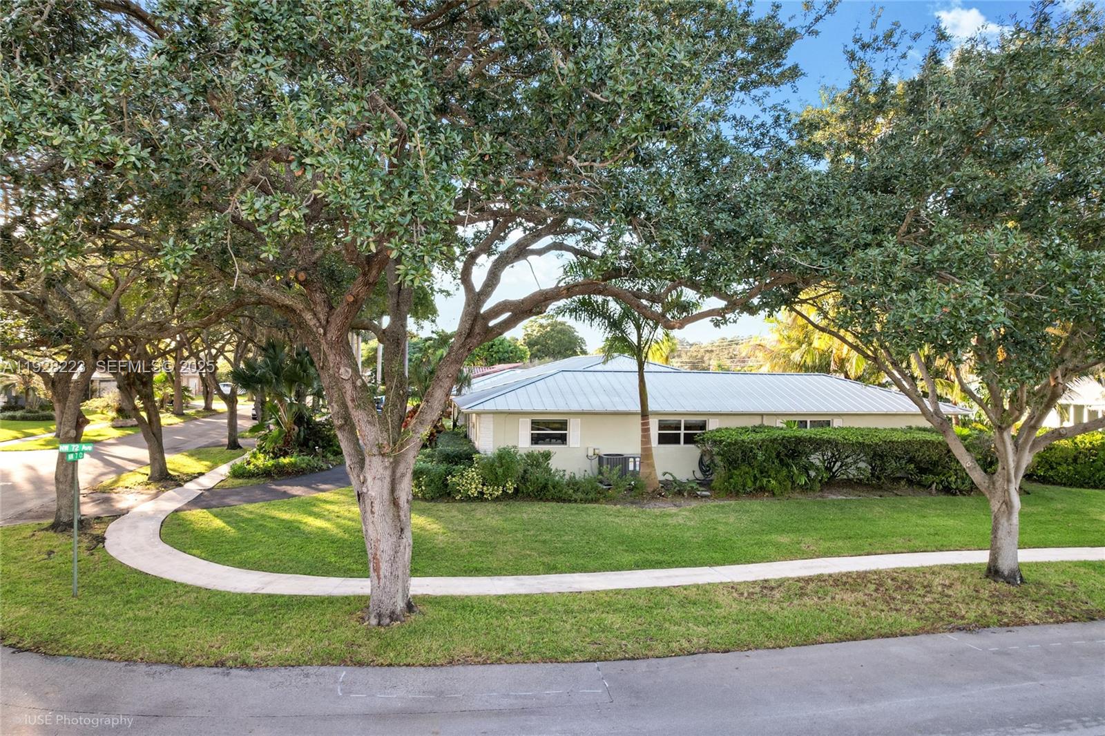 PLANTATIONS SECLUDED GARD - Residential