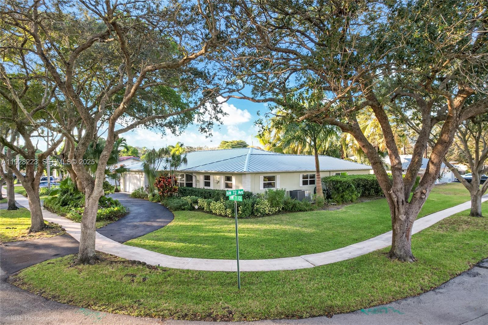 PLANTATIONS SECLUDED GARD - Residential