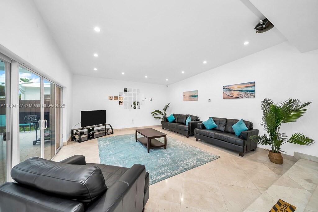 HIGHLAND LAKES SEC 1 - Residential