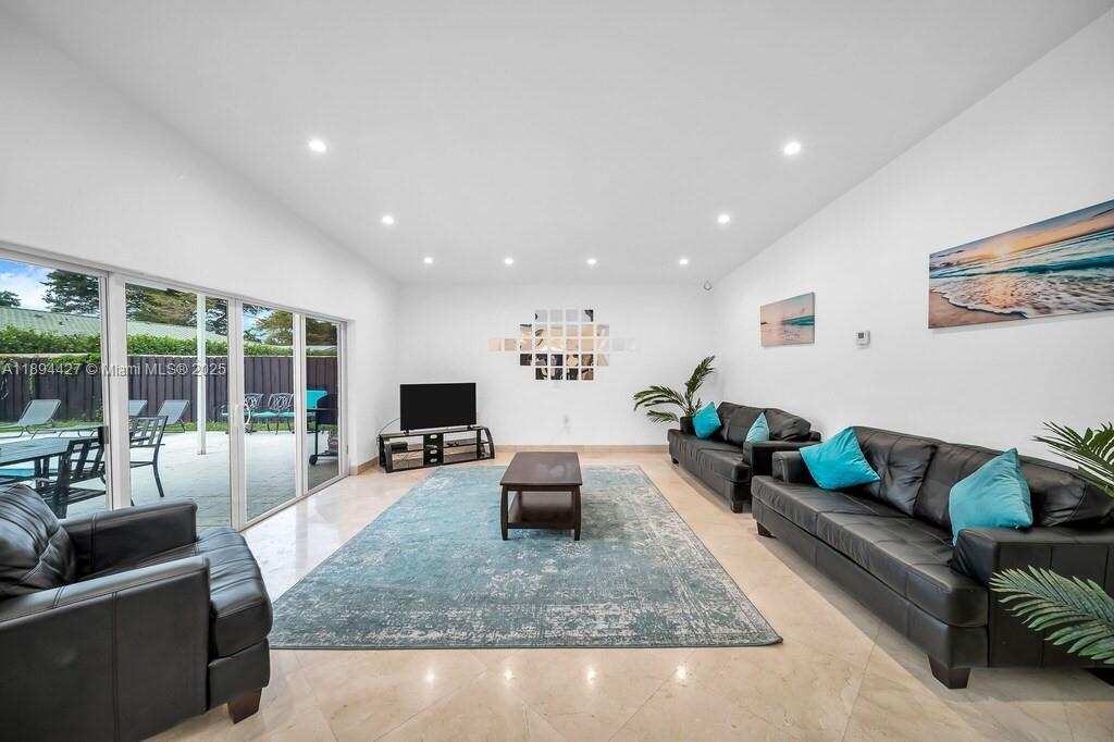 HIGHLAND LAKES SEC 1 - Residential